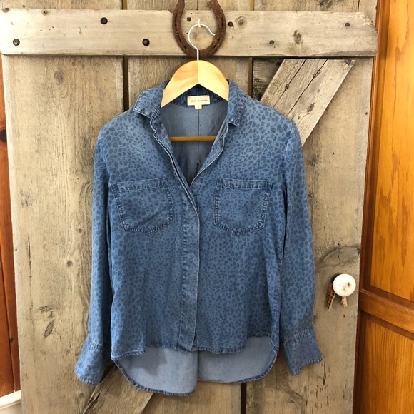 Anthropologie Tops - Anthropologie | Cloth and Stone Chambray Shirt